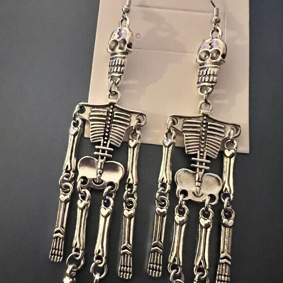 🩶 ON SALE 🩶 Betsey Johnson Metallic Skeleton Dangle Earrings 🩶 - Picture 2 of 10